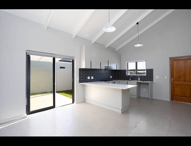 2 BEDROOM FREESTANDING TO LET IN CAPRI
